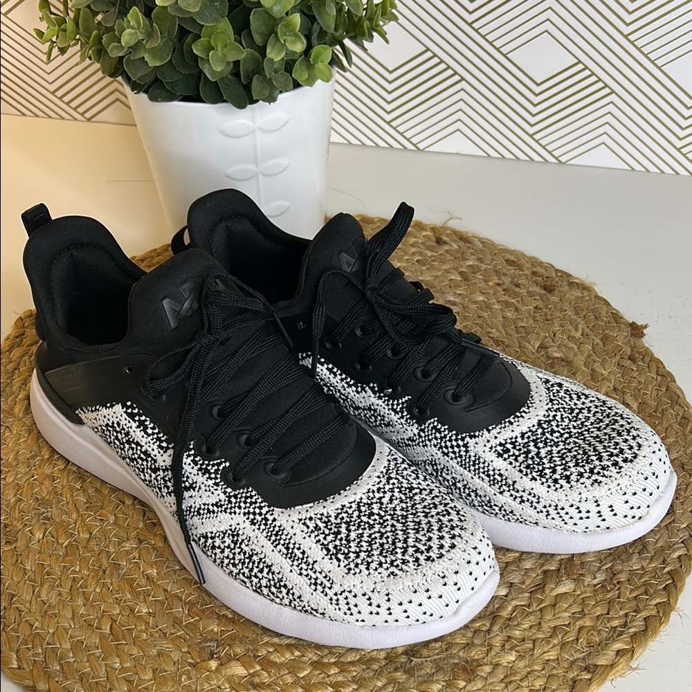 APL Techloom black and White Sneakers - Picture 4 of 12